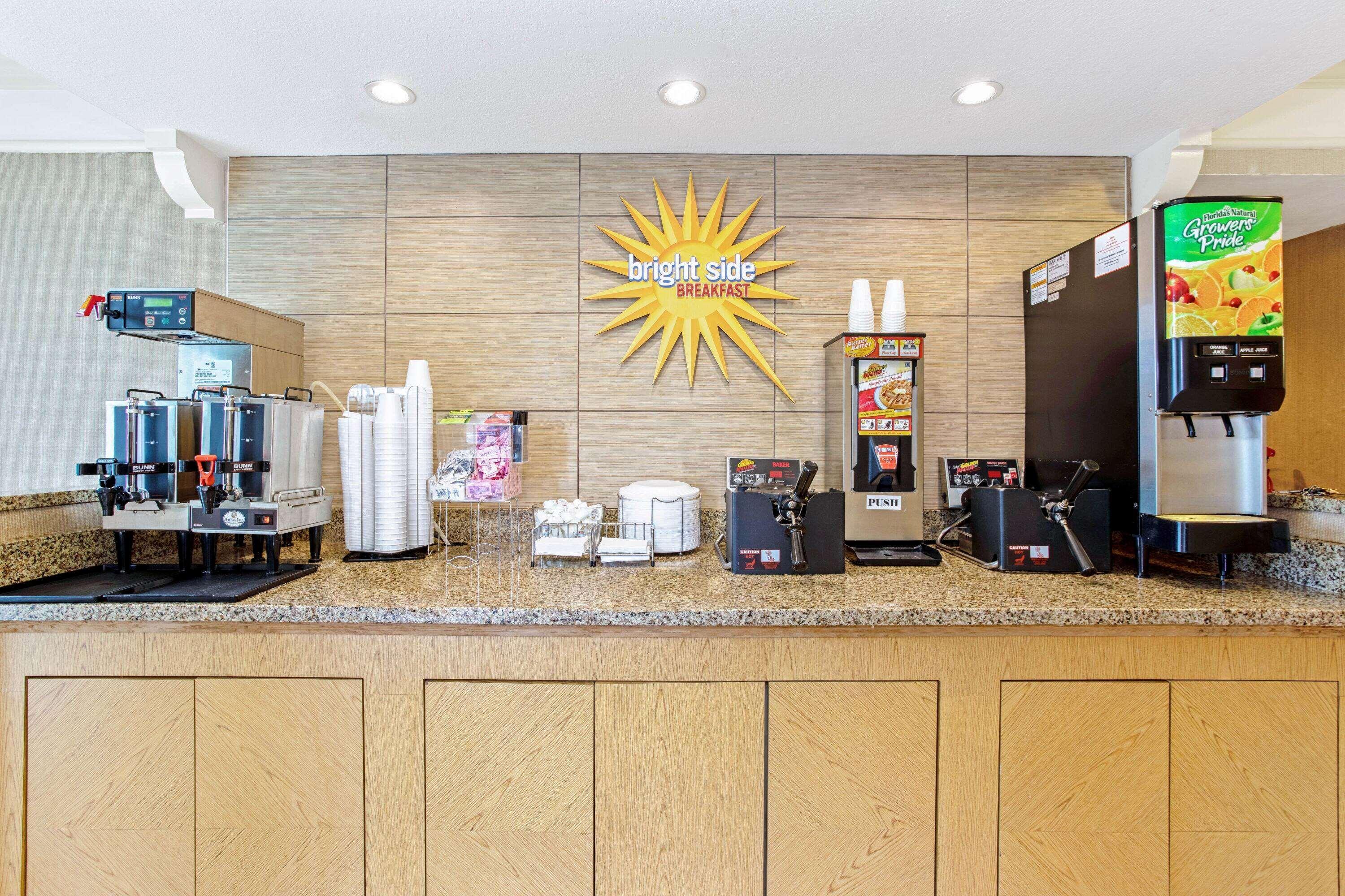 La Quinta Inn By Wyndham Orlando Airport West Экстерьер фото