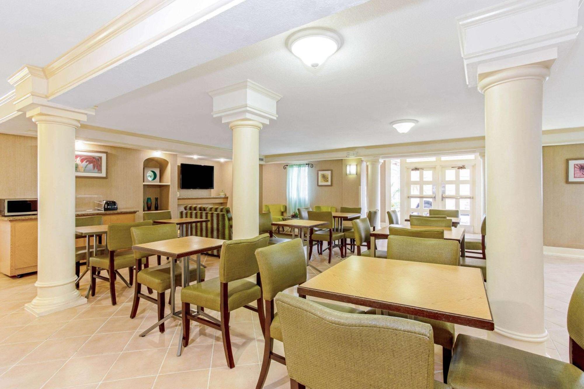 La Quinta Inn By Wyndham Orlando Airport West Экстерьер фото