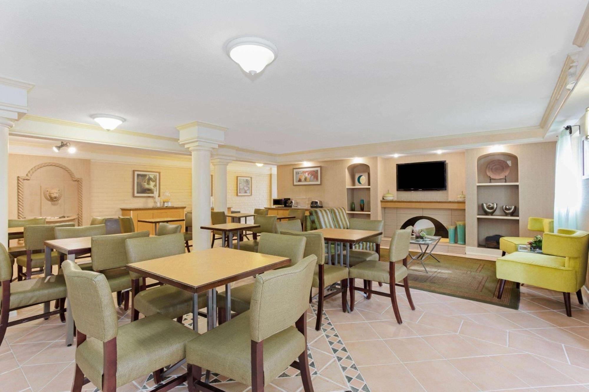 La Quinta Inn By Wyndham Orlando Airport West Экстерьер фото