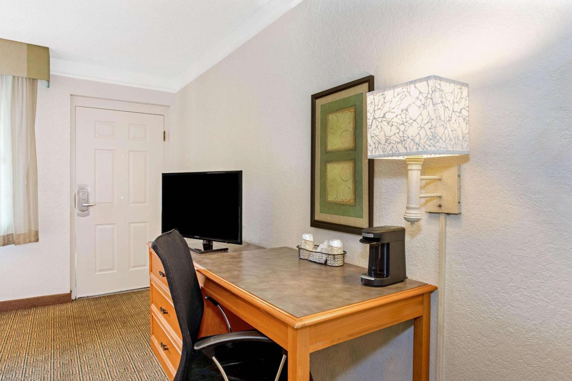 La Quinta Inn By Wyndham Orlando Airport West Экстерьер фото