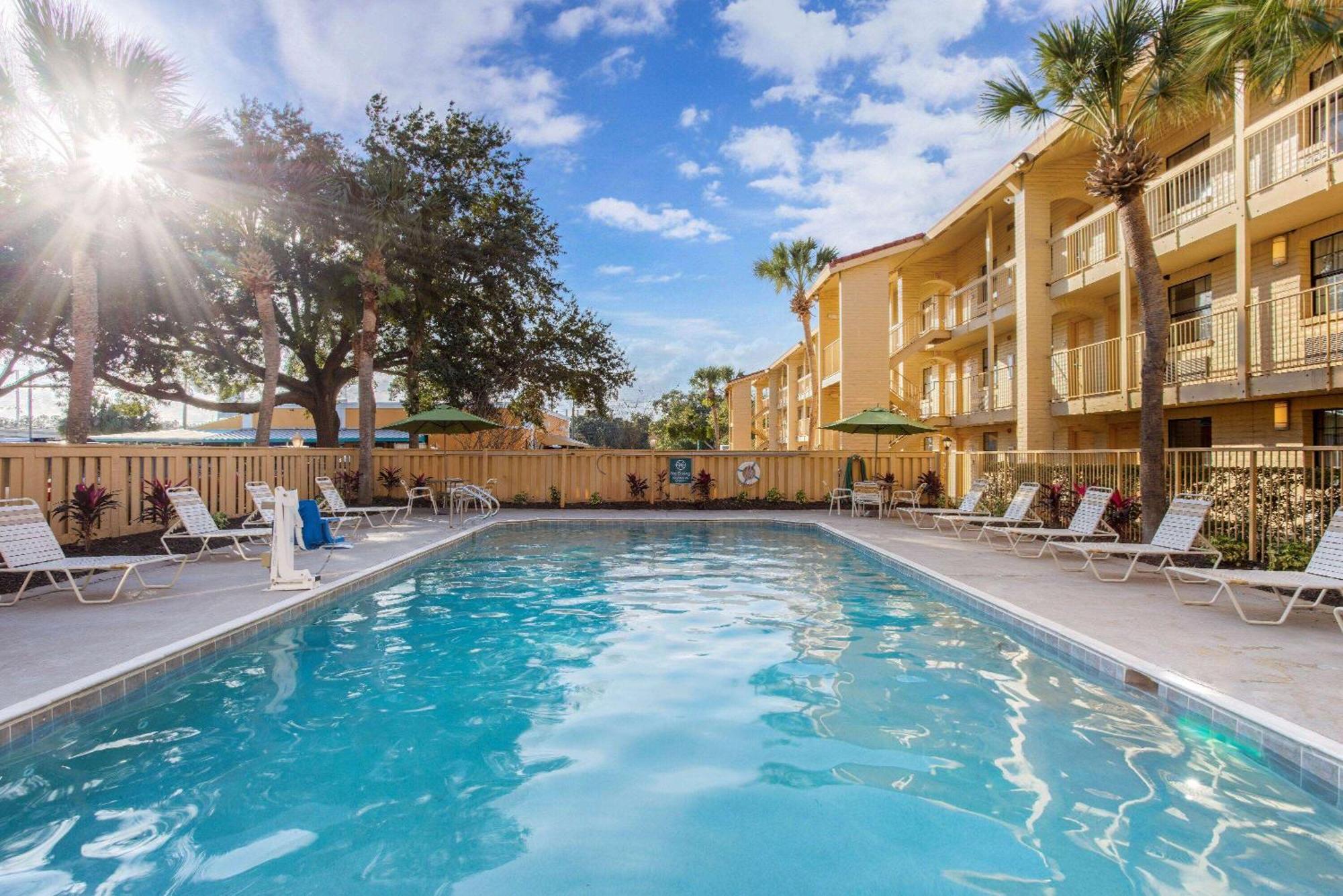 La Quinta Inn By Wyndham Orlando Airport West Экстерьер фото