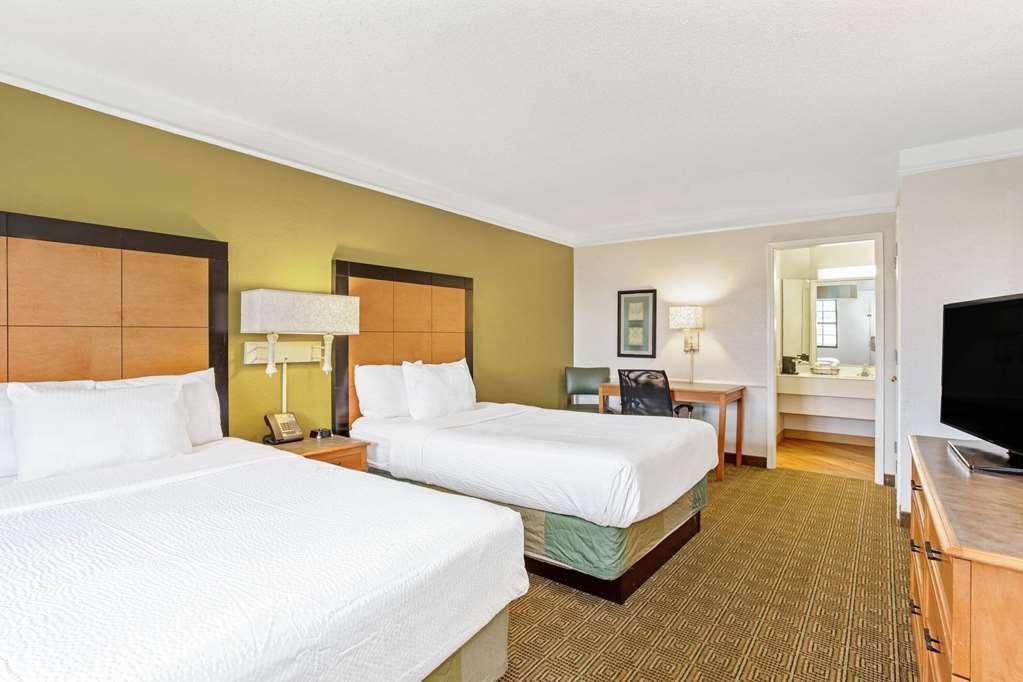 La Quinta Inn By Wyndham Orlando Airport West Номер фото